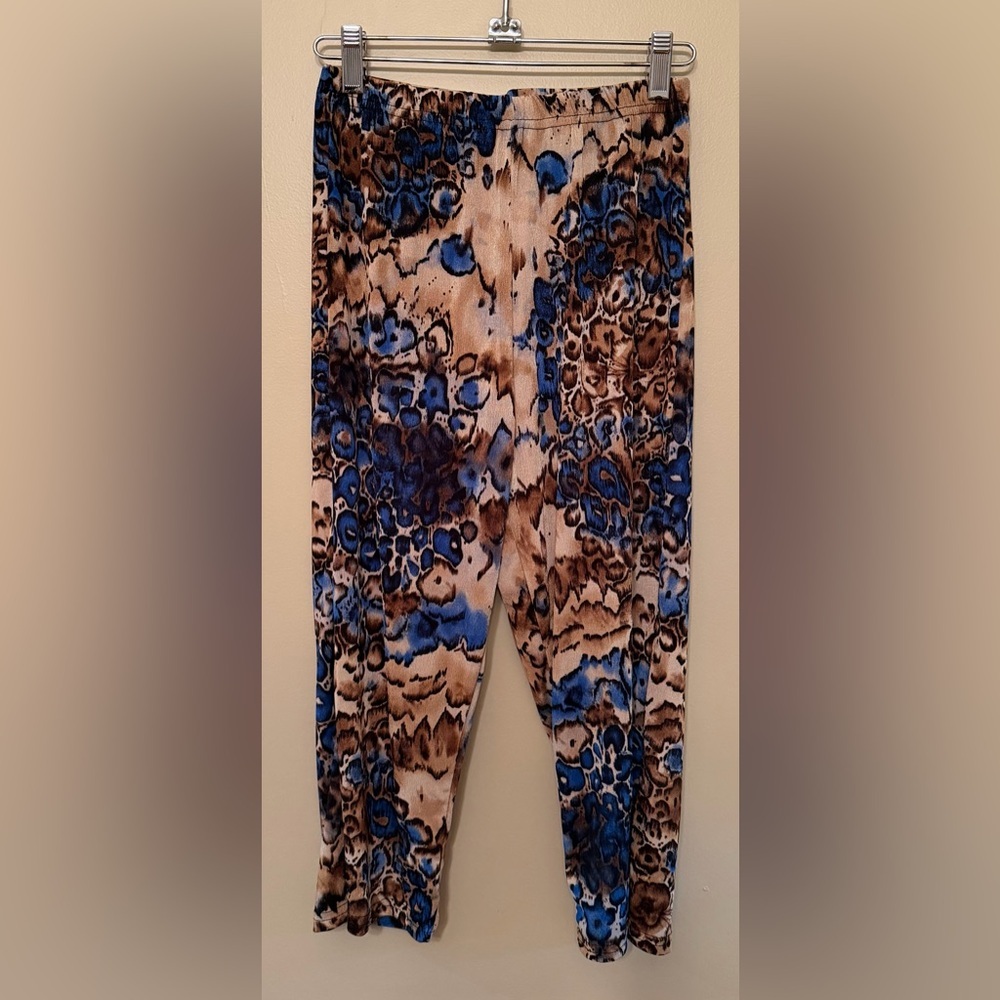 Blue Tan and Brown Patterned Capri Pants size small